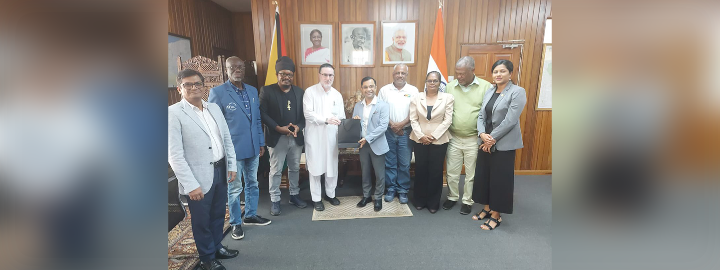  A delegation from the Ethnic Relations Commisison of Guyana led by Mr Sheikh Moeenul Hack and comprising Commissioners Mr. Charles Ogle, Deputy Chairman, Mr. Norris Witter, Commissioner, Mr. Deon Dick, Commissioner, Pt. Krishn Sharma, Commissioner
Mrs. Chandrowtie Sarran, Commissioner and Ms. Gomin Camacho, CEO interacted with High Commissioner Amit Telang and the High Commission team.
