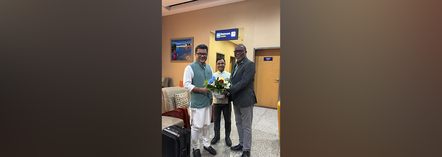  Hon‘ble Minister of State for External Affairs, Shri Pabitra Margherita and High Commissioner Dr. Amit Telang received a
warm welcome by Amb. Anthony Liverpool, Advisor in Ministry of Foreign Affairs